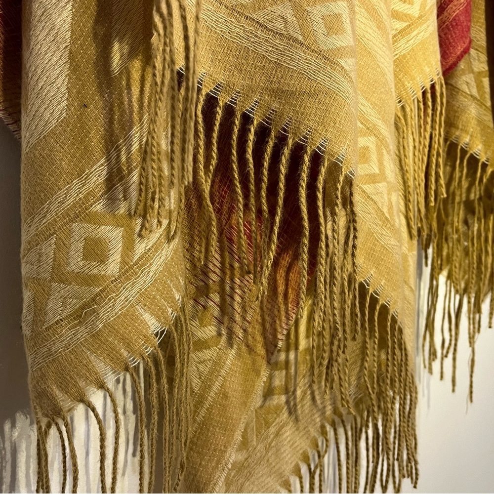 Multi colored shawl, one size fits all. - Picture 3 of 4